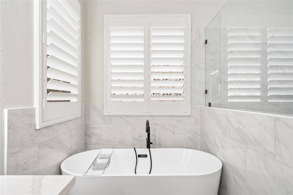 Stand Alone Tub