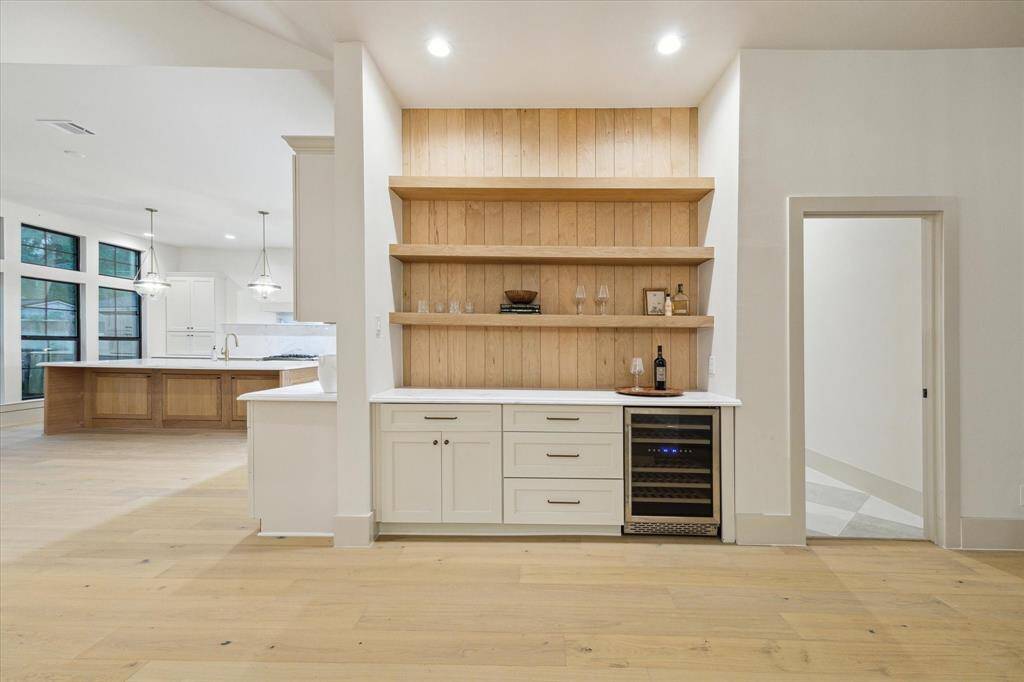 beverage station. right corridor is entry to laundrette & mudroom.