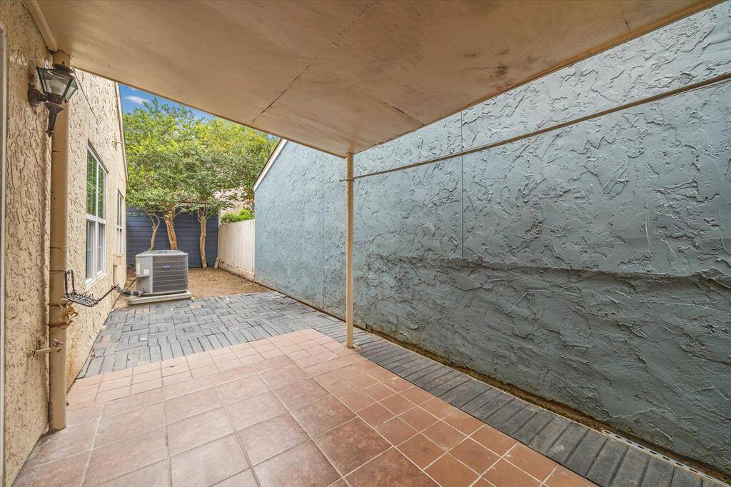 Side covered patio