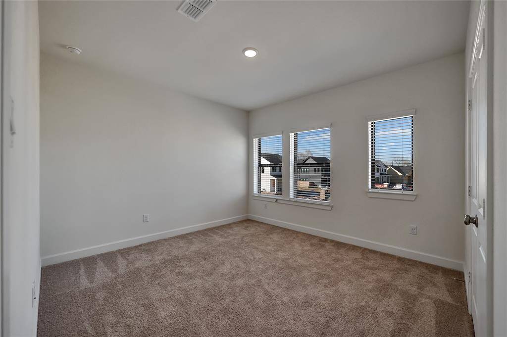 Stunning Secondary Suiteoffers plush carpeting andbreathtaking views / naturallighting from windows.