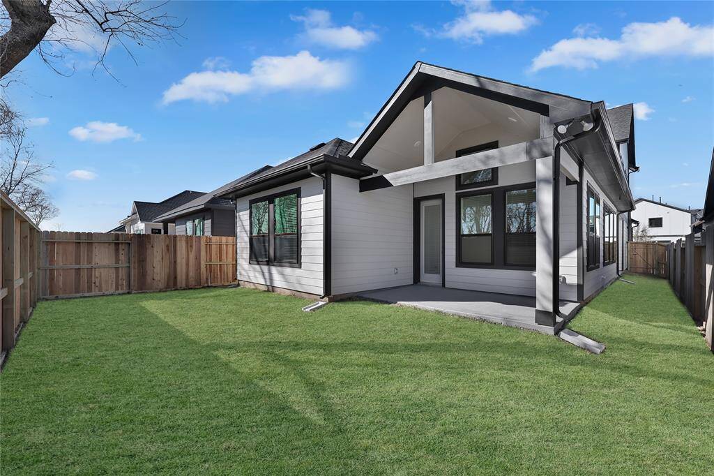 Beautiful Backyard offers a Covered Patio andenormous amounts of greenspace that is perfect forrelaxing.