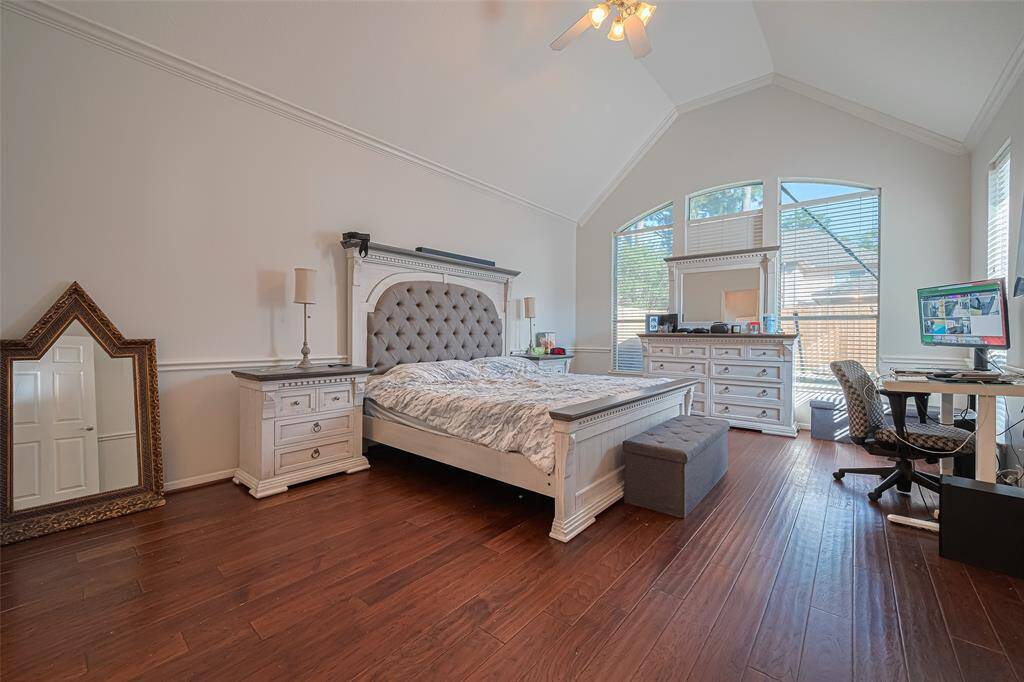Primary Room in 1st floor