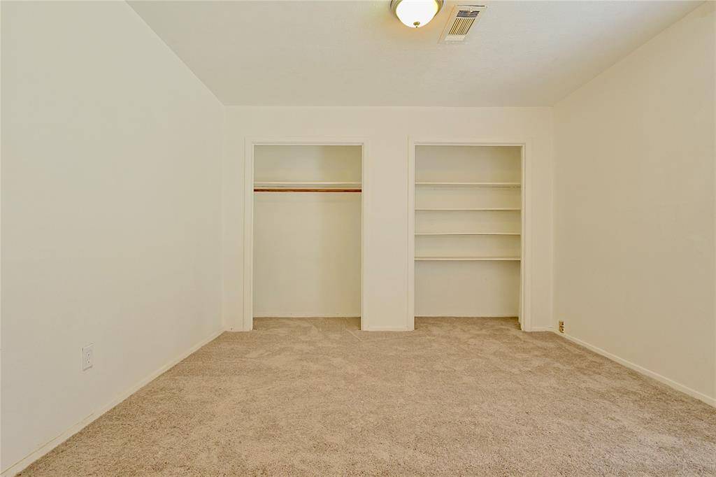flex room that can be use for study or 4th bedroom.