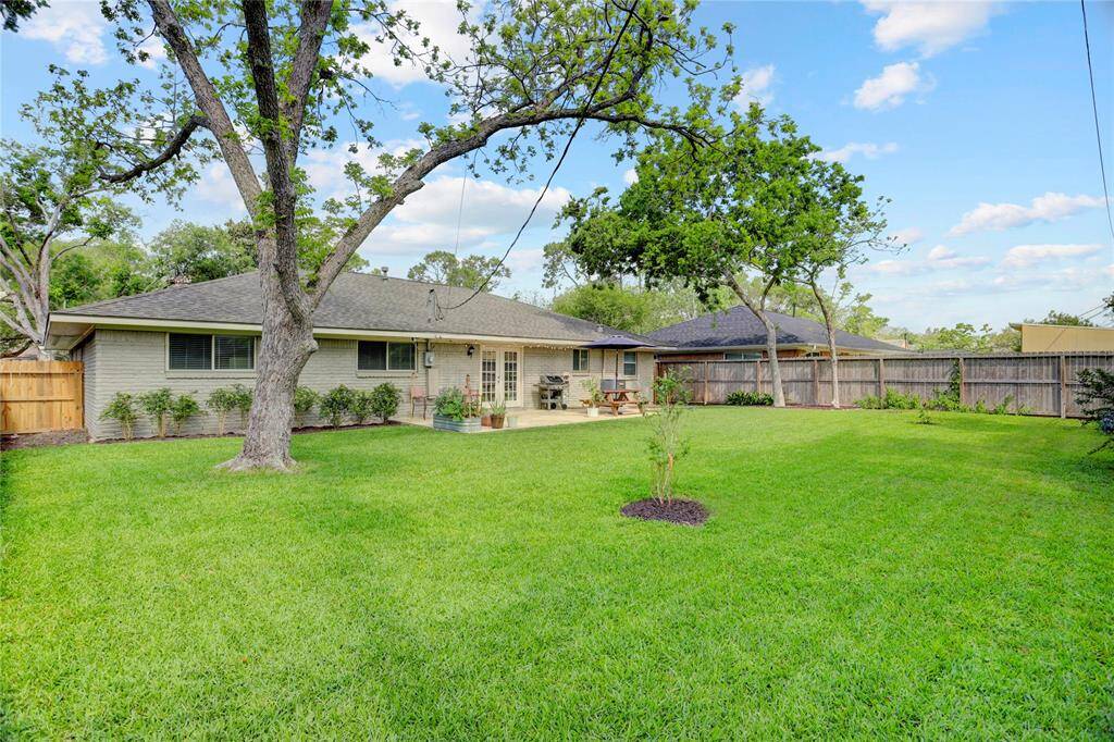 Roof replaced in 2022. Great back yard for entertaining. Plenty of room for a future pool, garden or play equipment.