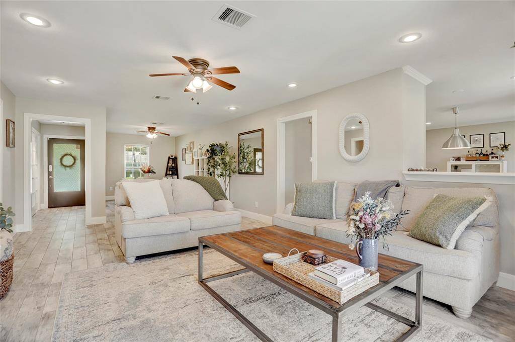 Dining area with ceiling fan.