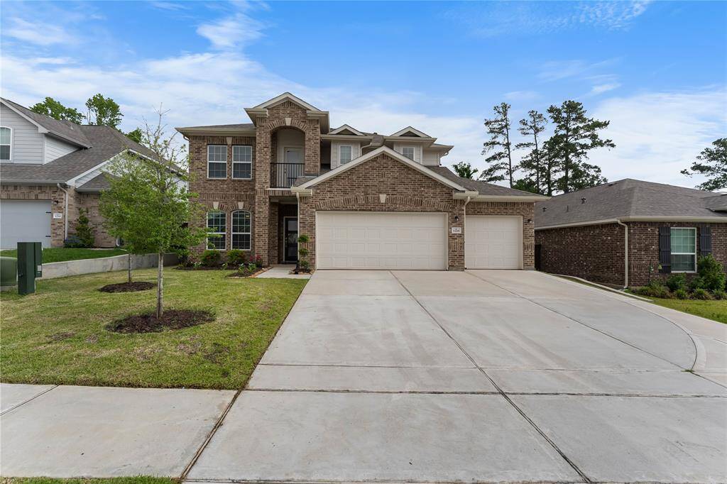 Easy access to community park, tennis courts and more at the end of the cul-de-sac