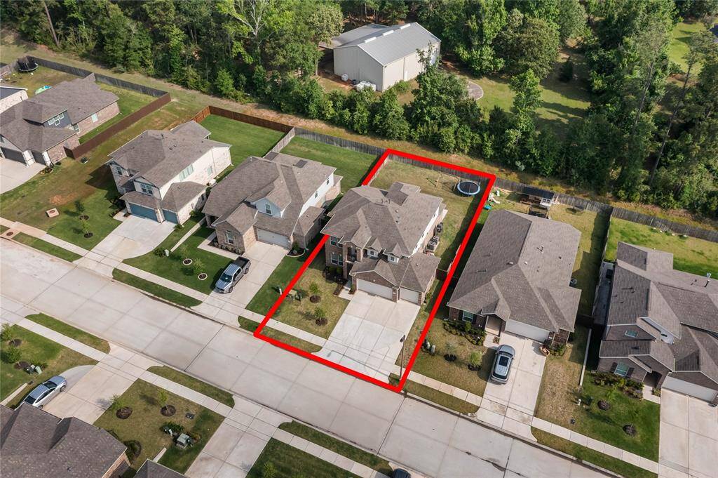 Welcome to Fairwater! Notice that 3 car wide driveway.
