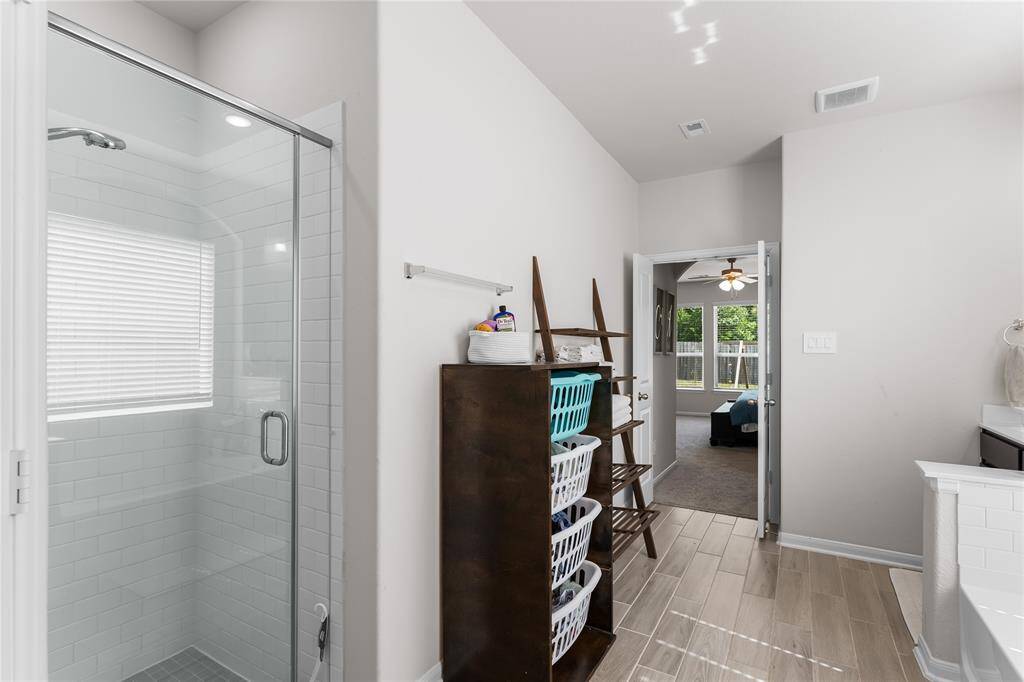 Separate shower and bathtub in the primary bath