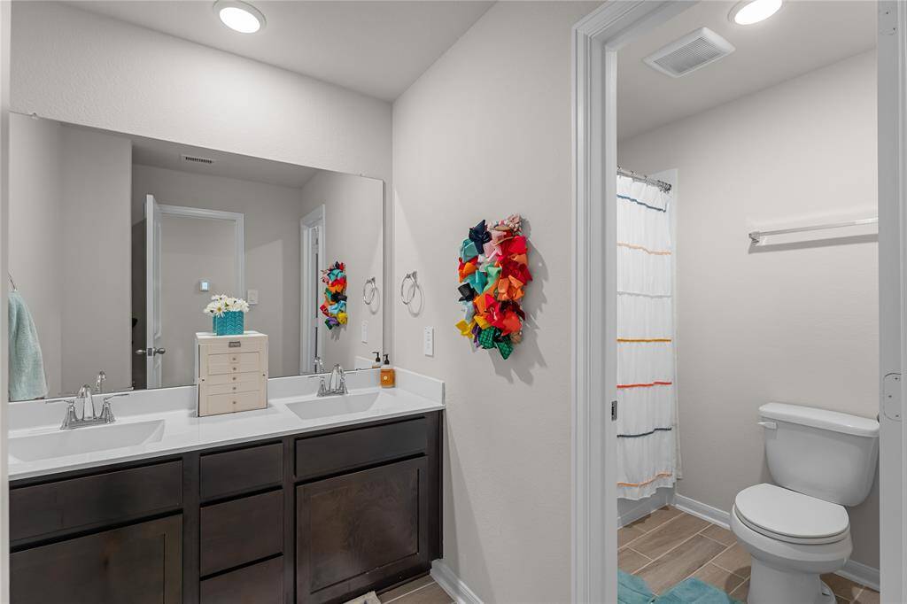 Second full bathroom located upstairs (3.5 total)