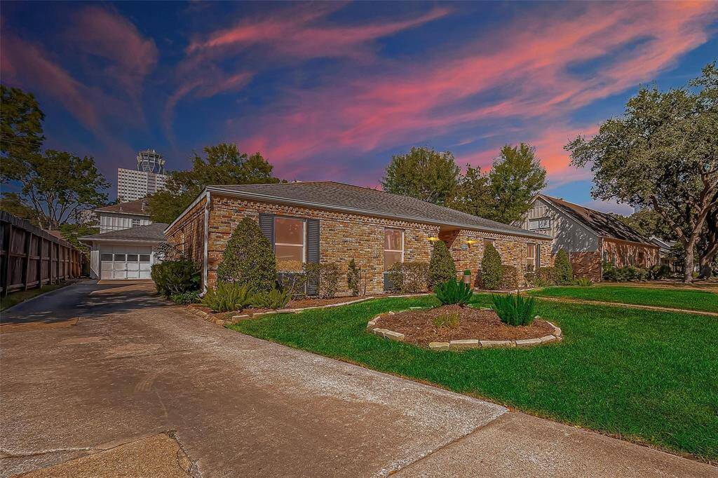 Welcome Home 12318Queensbury...the sought afterA+School District Discover theconvenience of a detachedgarage with effortless access toyour back door! Imagine cominghome, parking securely, andstepping right into your homewithout a second thought. It'sjust perfect.