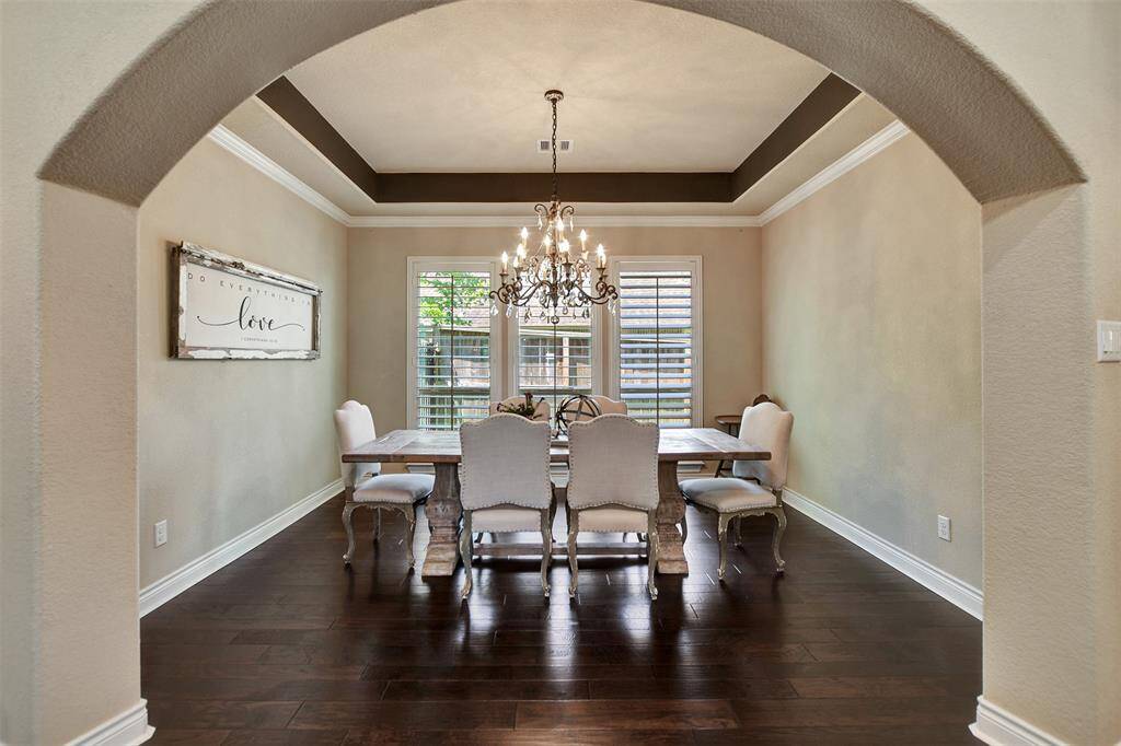 Elegent dining room