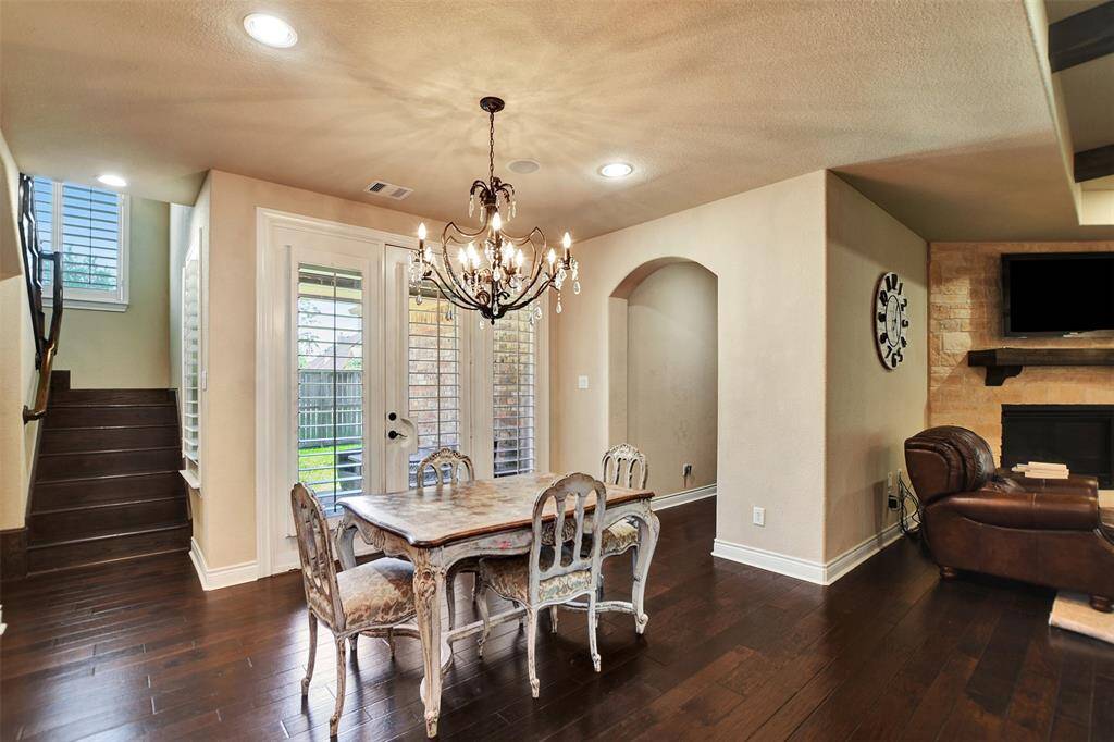 kitchen table space