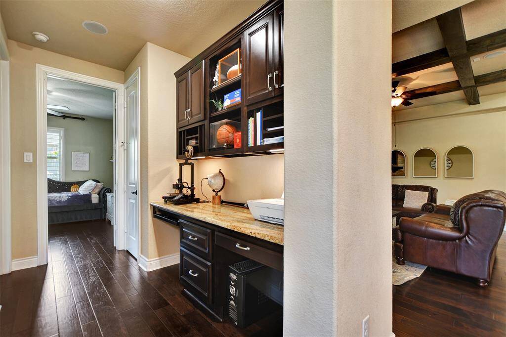 Secondary desk space for family members.
