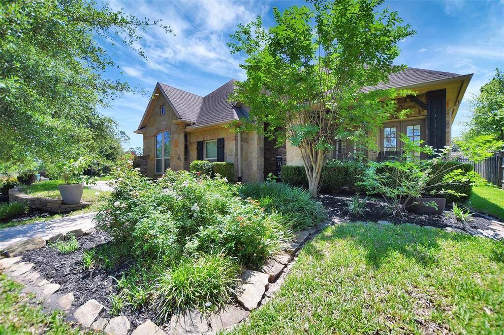 The landscaping on this property is beautiful.