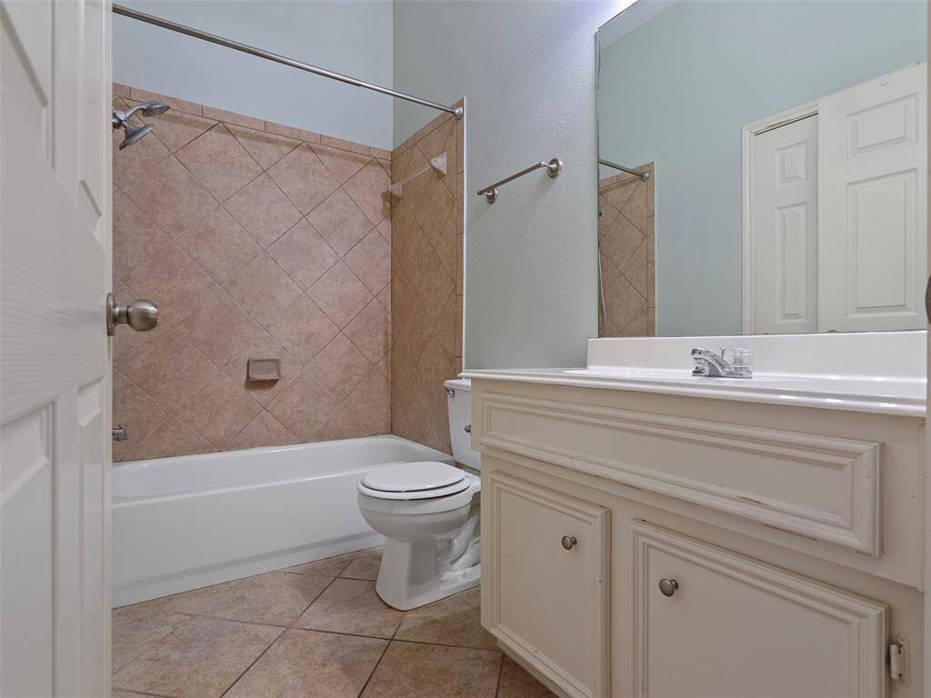 Bathroom shared between 2 bedrooms