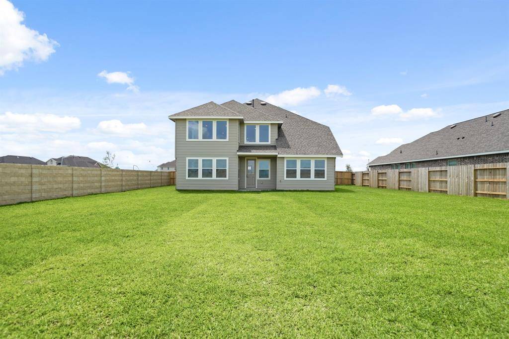 Spacious backyard!