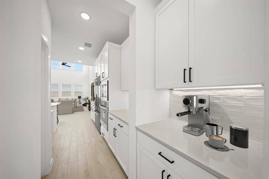 Convenient butler's pantry between kitchen and dining room