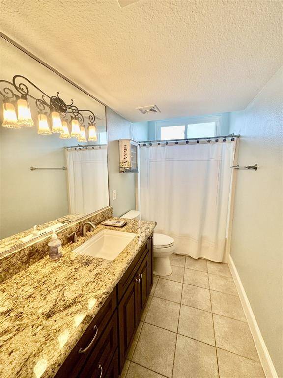hollywood bath /shower for guests