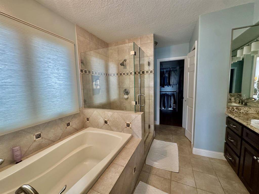primary bath soaker tub