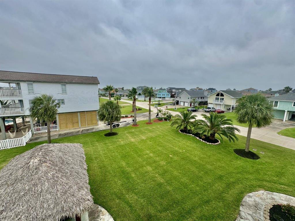 view of extra lot for pool, guest house, etc