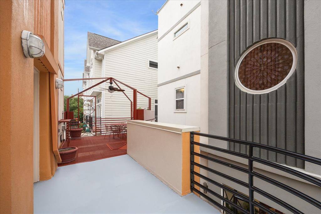 Off the living and dining rooms is this 30 foot long balcony / deck. Great for entertaining large numbers of guests, having your morning coffee and grilling.
