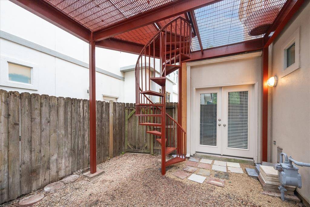 Spiral staircase from the 2nd floor deck down to the first floor patio.