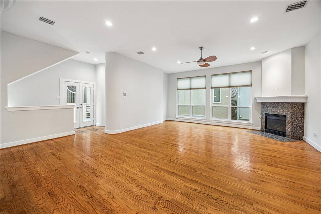Huge open concept floor plan, ideal for entertaining.