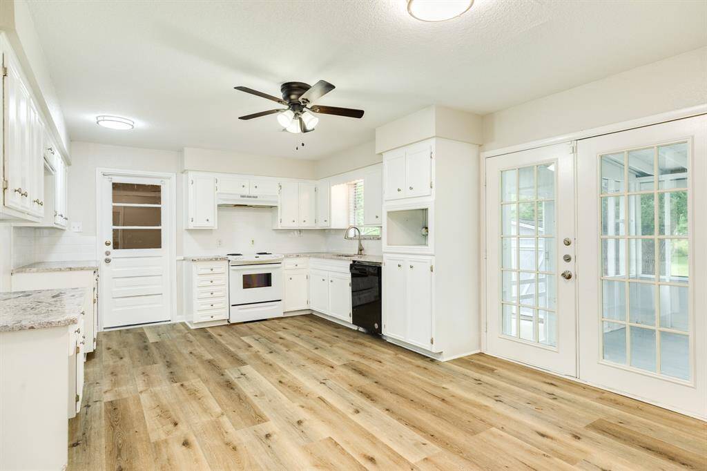 Kitchen and dining area combo perfect for entertaining with easy access to the covered back patio perfect for entertaining.