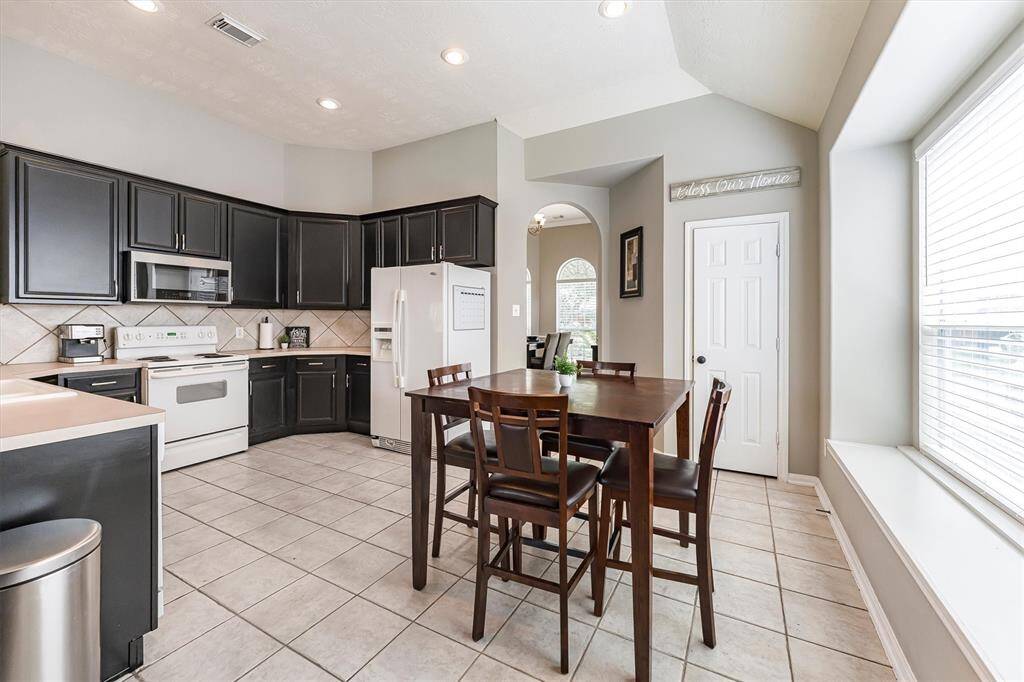 This spotless eat-in kitchen is a bright and functional space, perfect for morning rushes or lingering weekend brunches.