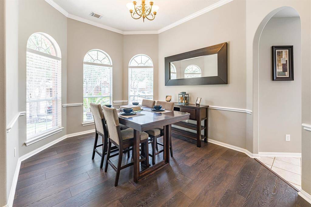 This elegant dining room is bathed in natural light from bay windows overlooking the front yard. With plenty of space for a large dining table and sideboard, and a chic chandelier above, it’s a space designed to elevate everyday dining and special occasions alike.