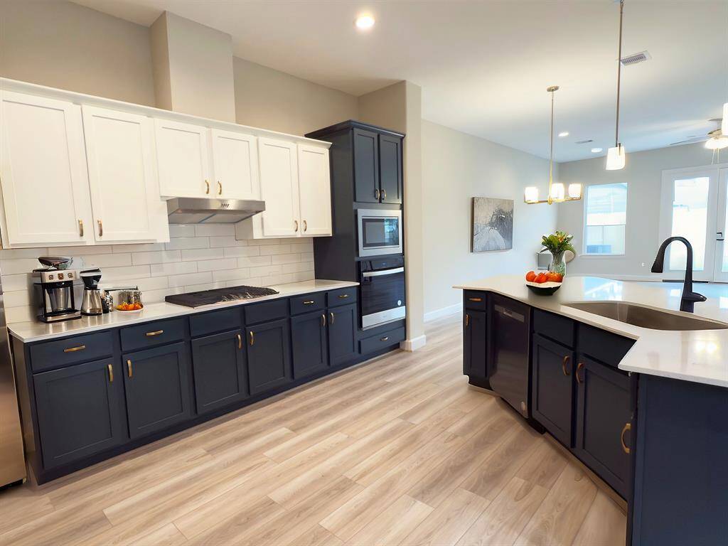 Welcome to the heart of the home - a culinary paradise where design and functionality meld seamlessly to create the ultimate kitchen experience. Image depicts similar product at another ROC Homes community and is virtually staged.