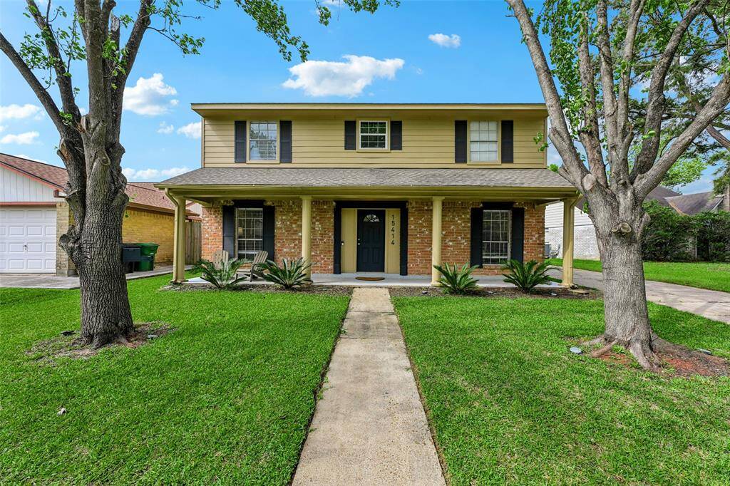Welcome to 15414 Lanswick Dr in Meadowgreen! This home is situated on a quiet, cul-de-sac street!