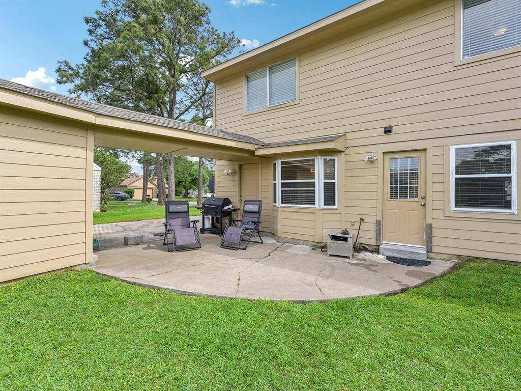 This backyard is a great place to unwind. Grab your favorite beverage and hang out a while!