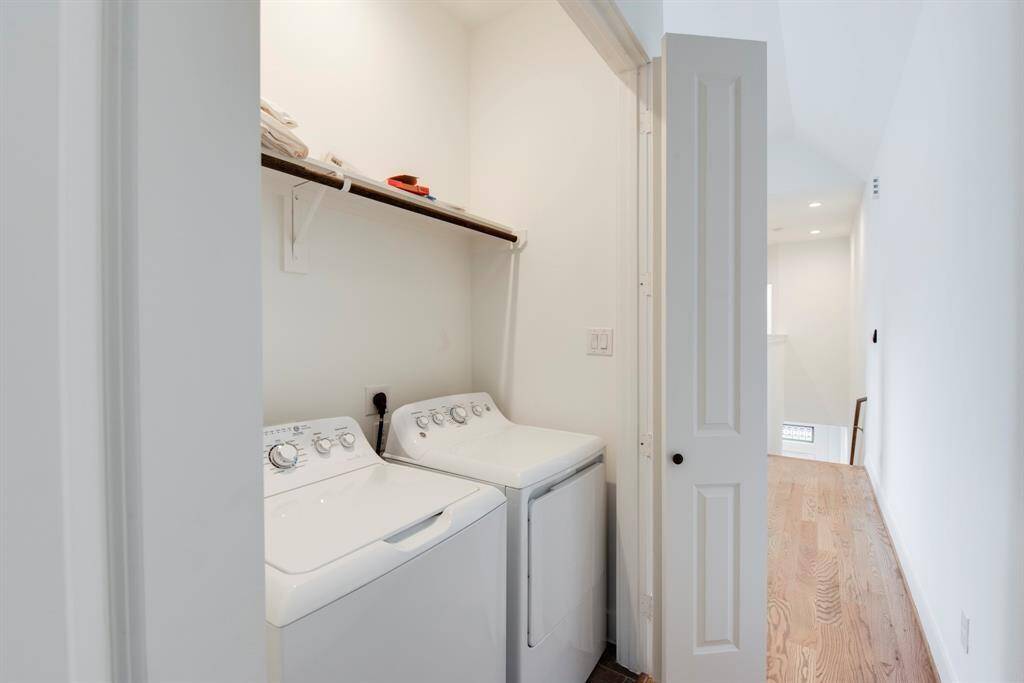 Washer/Dryer included