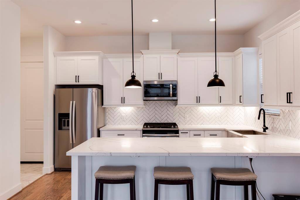 Kitchen bar area