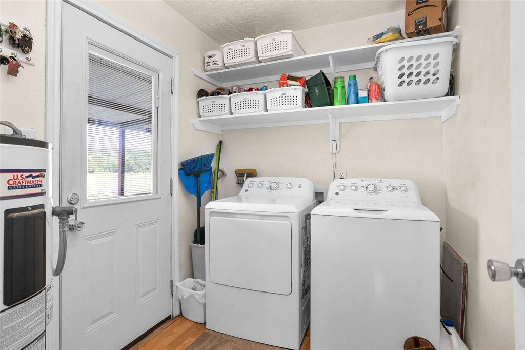 MUD/utility room with washer and dryer included