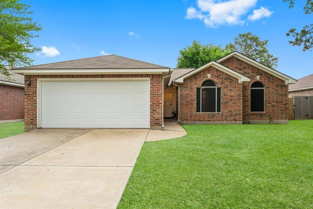 Welcome to 16883 Bob White! Perfect for your first home, next home or next investment opportunity!*Grass has been enhanced*