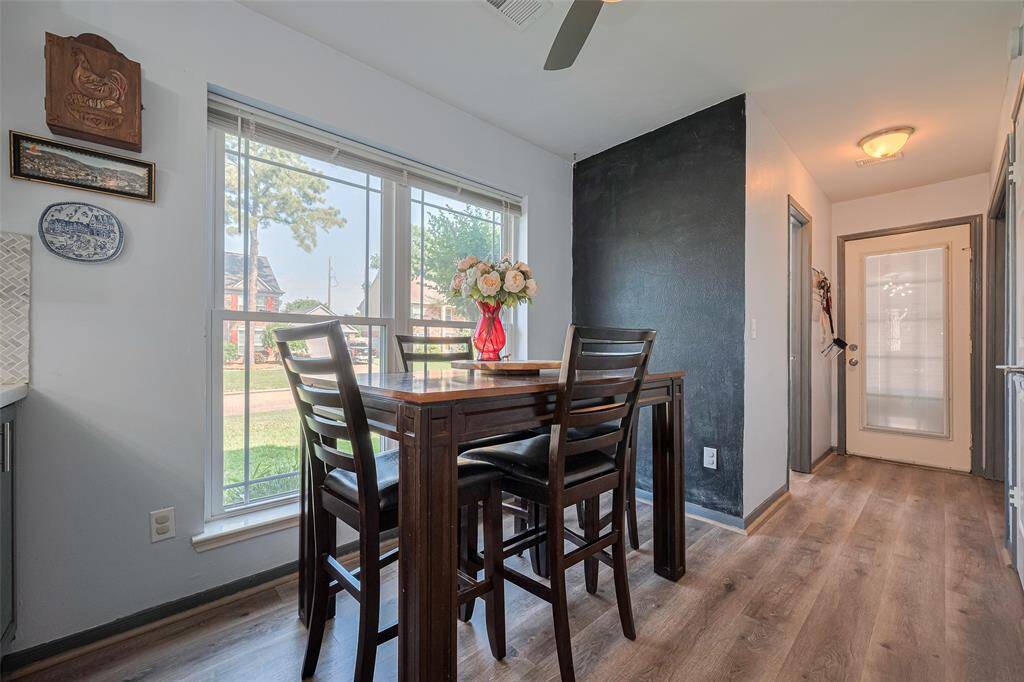 Plenty of room in the eat in kitchen