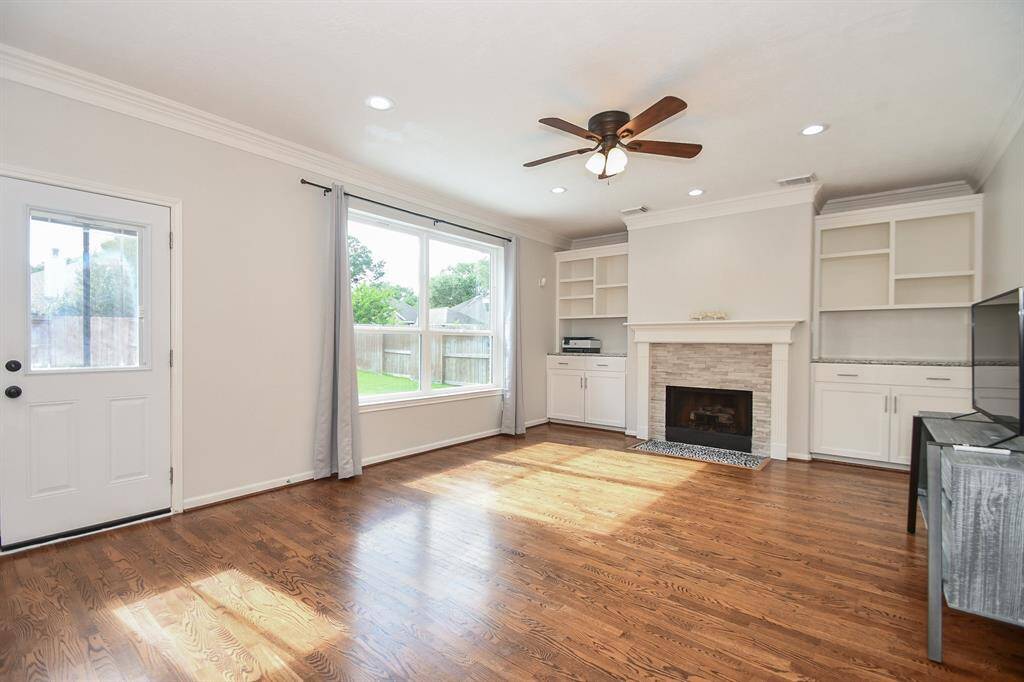 What a magnetic room! Huge windows bring plenty of natural light, with the handy patio door nearby.