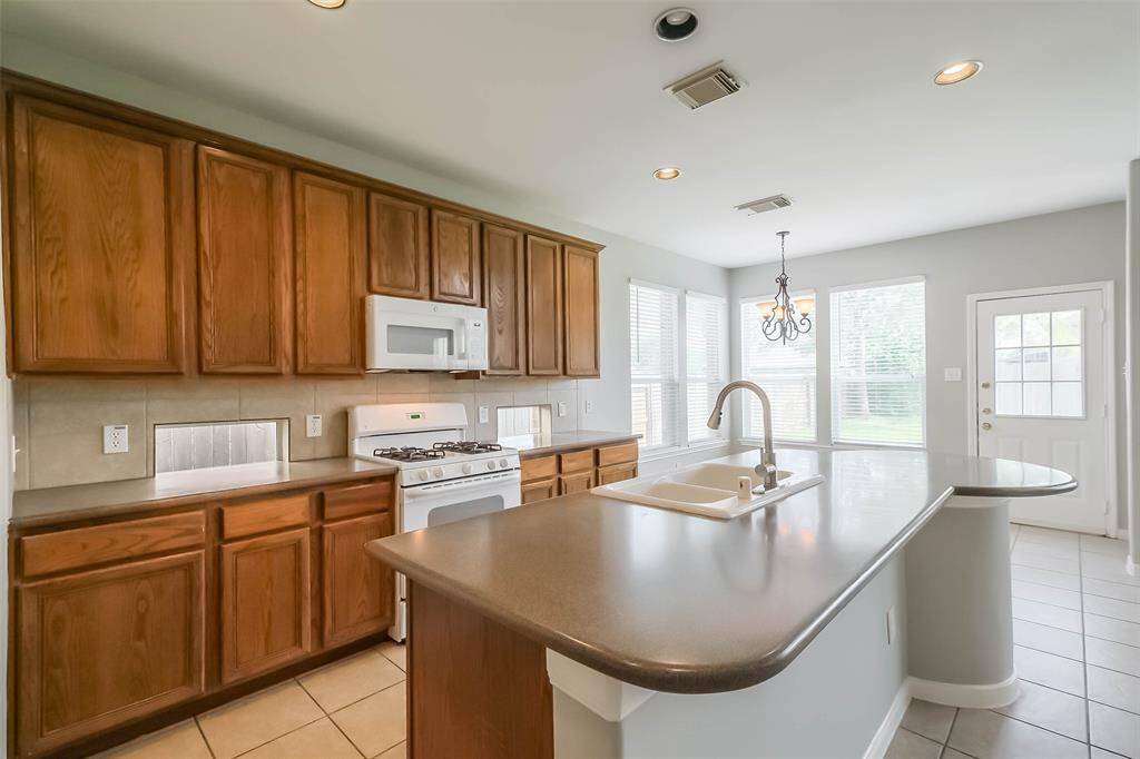 Large Kitchen to prepare your favorite meals!
