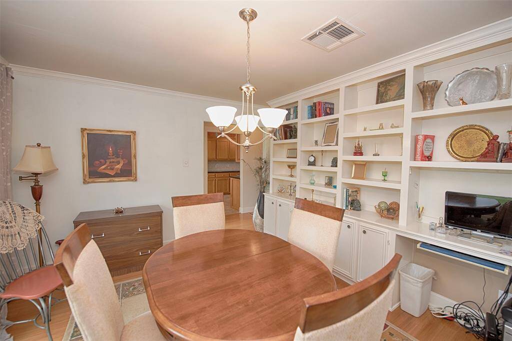 A view of the dining area and the easy access to the kitchen.