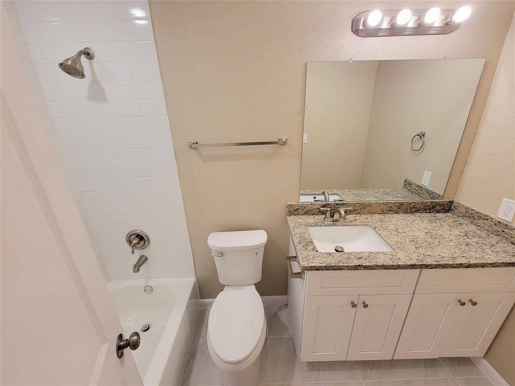 secondary full bathroom