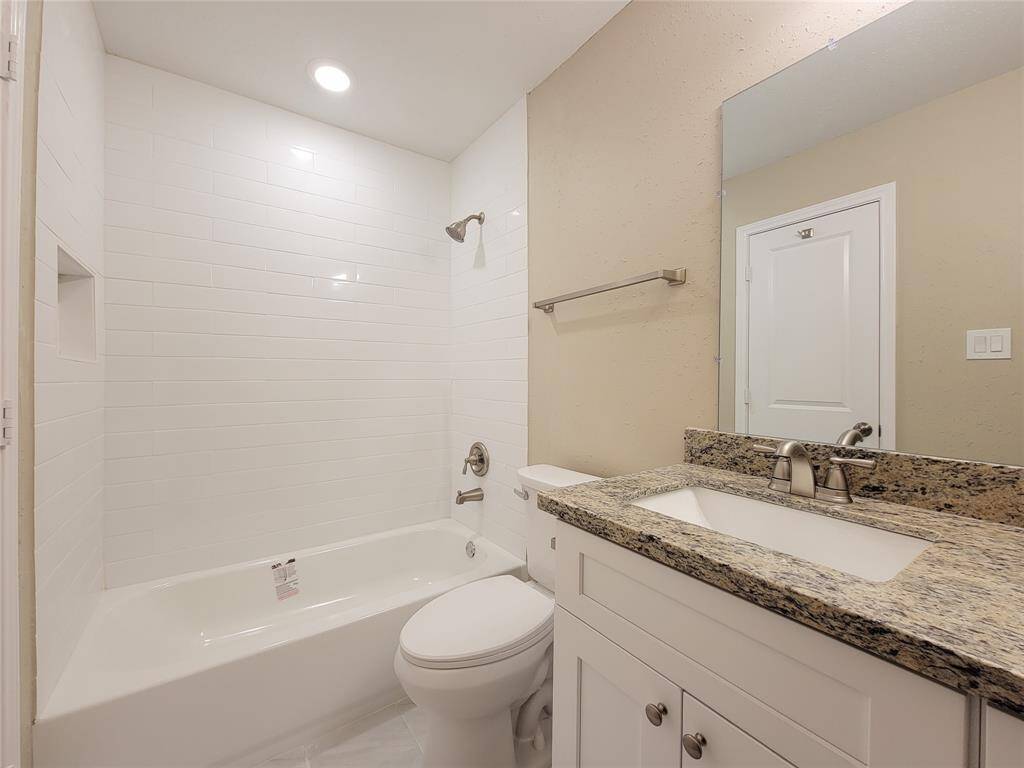 secondary full bathroom