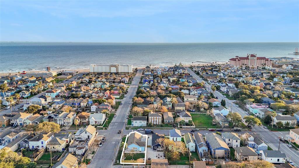 Aerial view showing close proximity to the beach.