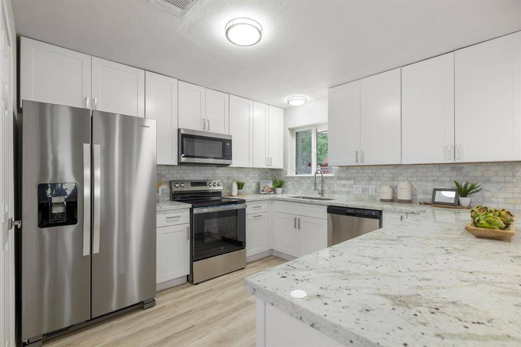 ... refrigerator included