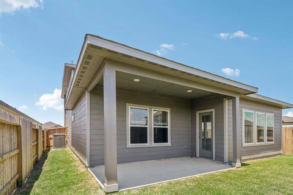 Photo is not of the actual home but is an inspirational photo of builder’s model home and may depict options, furnishings, and/or decorator features that are not included.