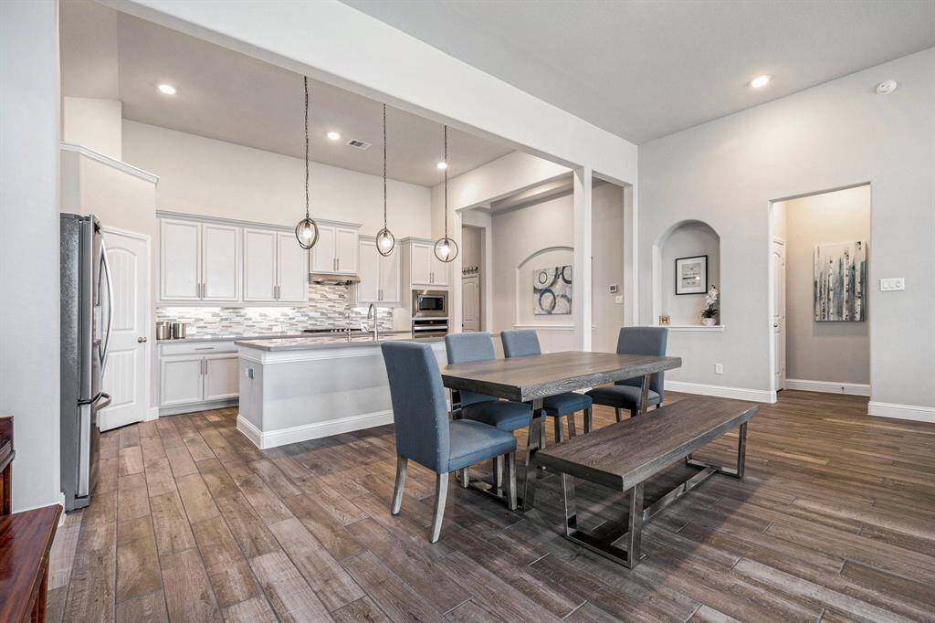 Adorable breakfast nook off the kitchen!