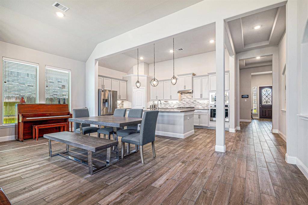 Stunning open view of the kitchen and dining area!