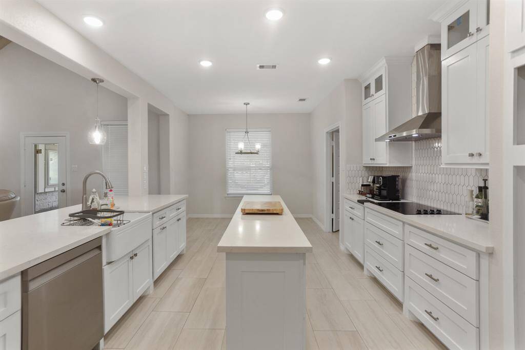 A new double oven and microwave have just been added.