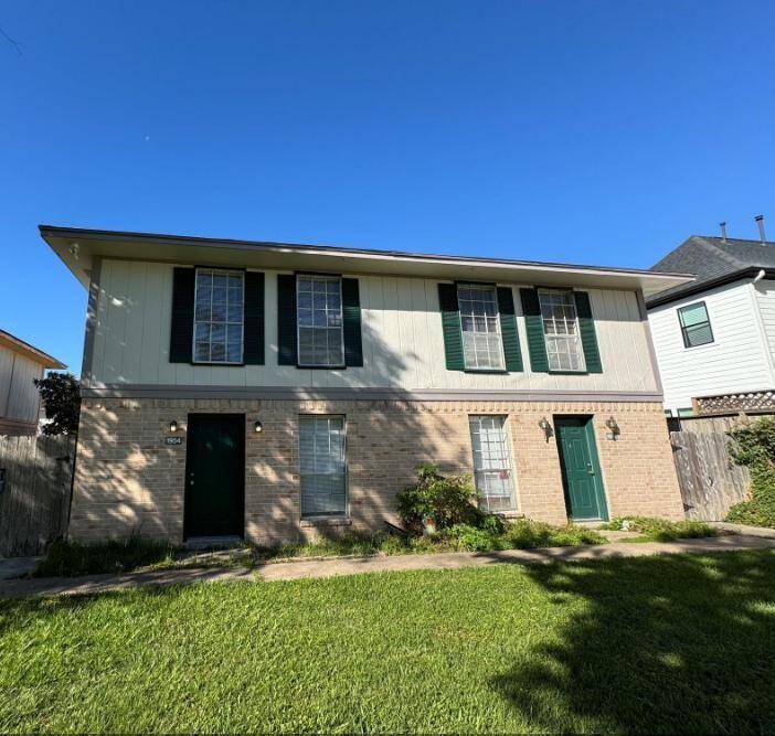 Prime Spring Branch location by Beltway 8 and I-10! This corner townhome is a gem with extra privacy and space!